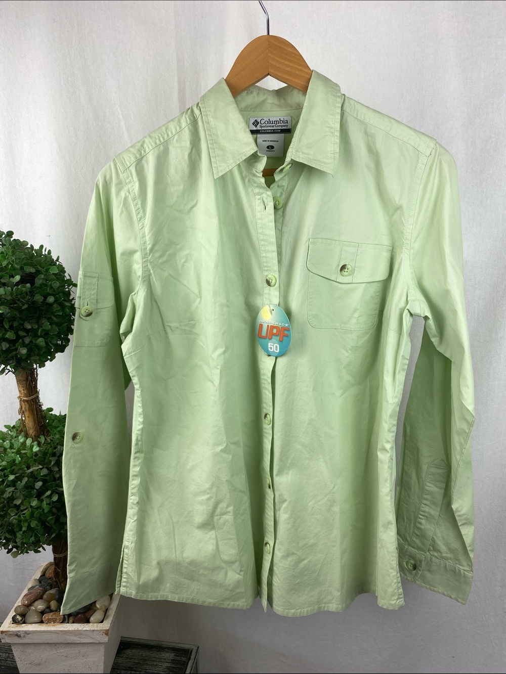 Columbia Pale Green Long Sleeve Button Up UPF 50 Top NEW L
